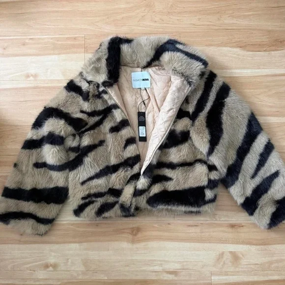 Fashion Nova tiger faux fur jacket - Picture 5 of 8